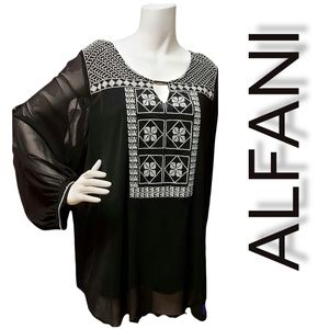 Alfani Woman Black and White Boho Chic Embroidered Top Size 3X